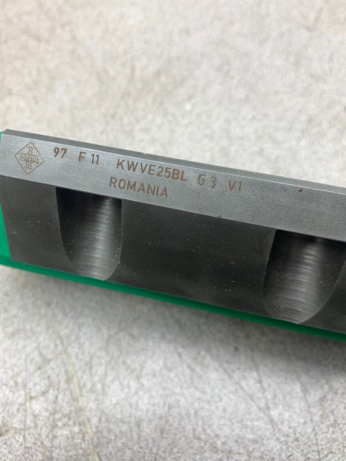 NEW IN BOX INA LINEAR BLOCK BEARING KWVE25BL G3 V1