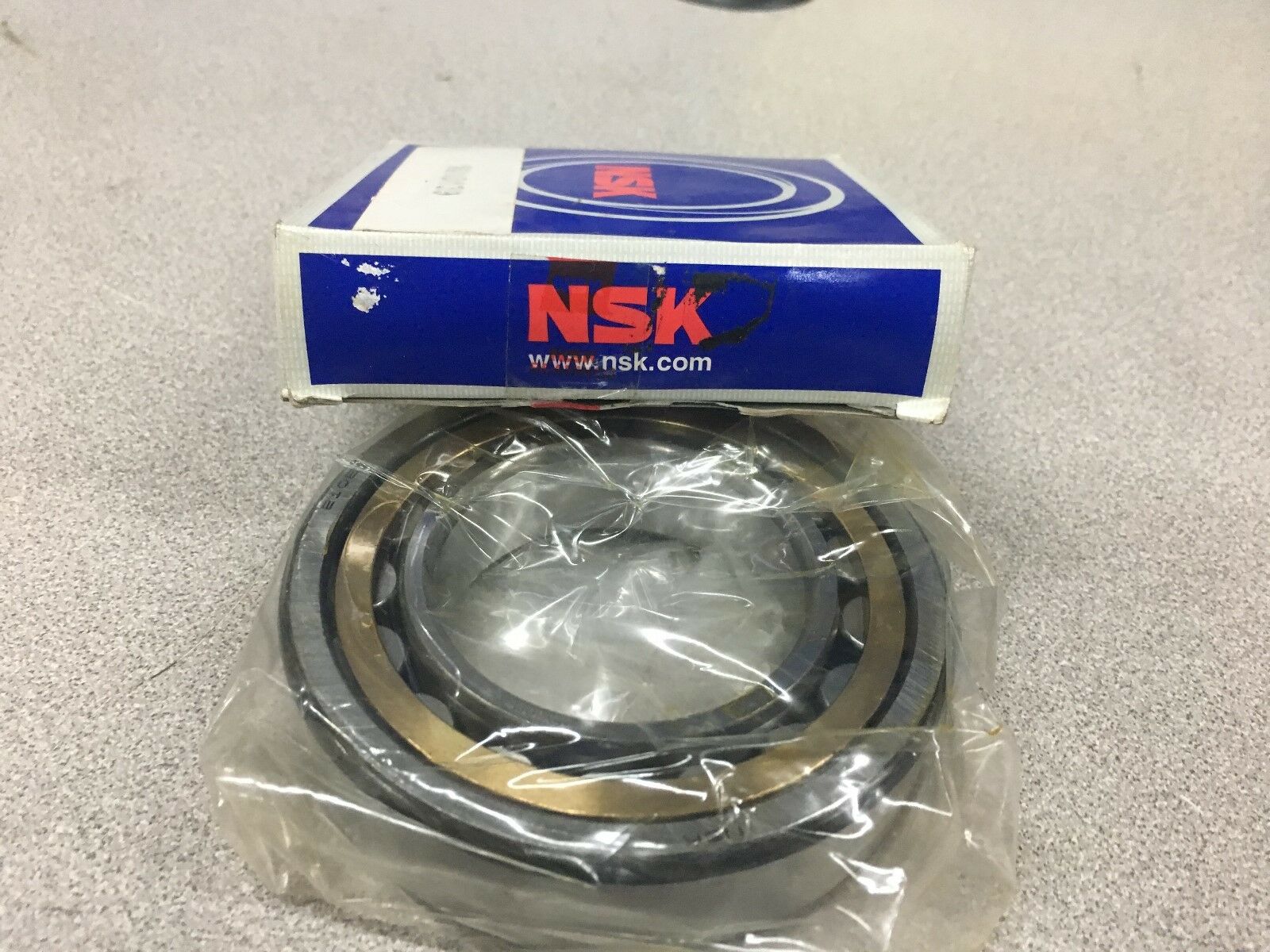 NEW IN BOX NSK BEARING NJ210MC3