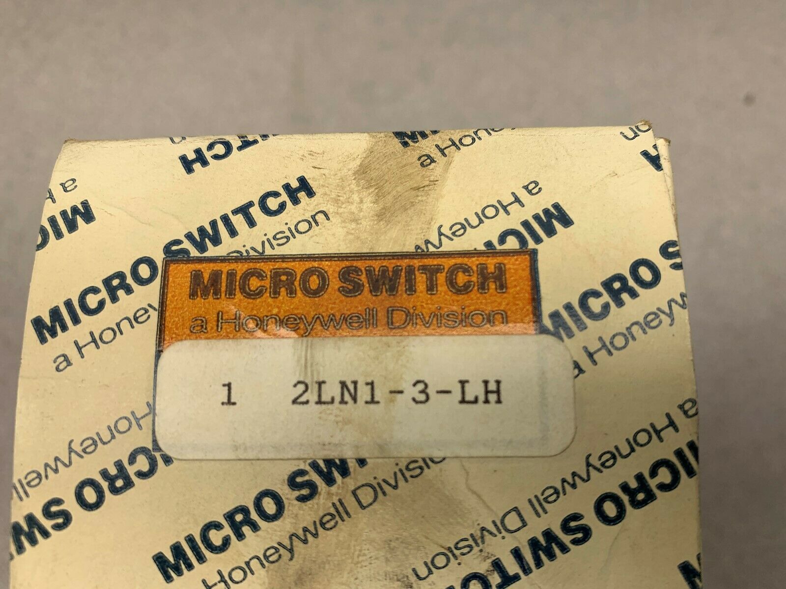 NEW IN BOX MICRO SWITCH 2LN1-3-LH