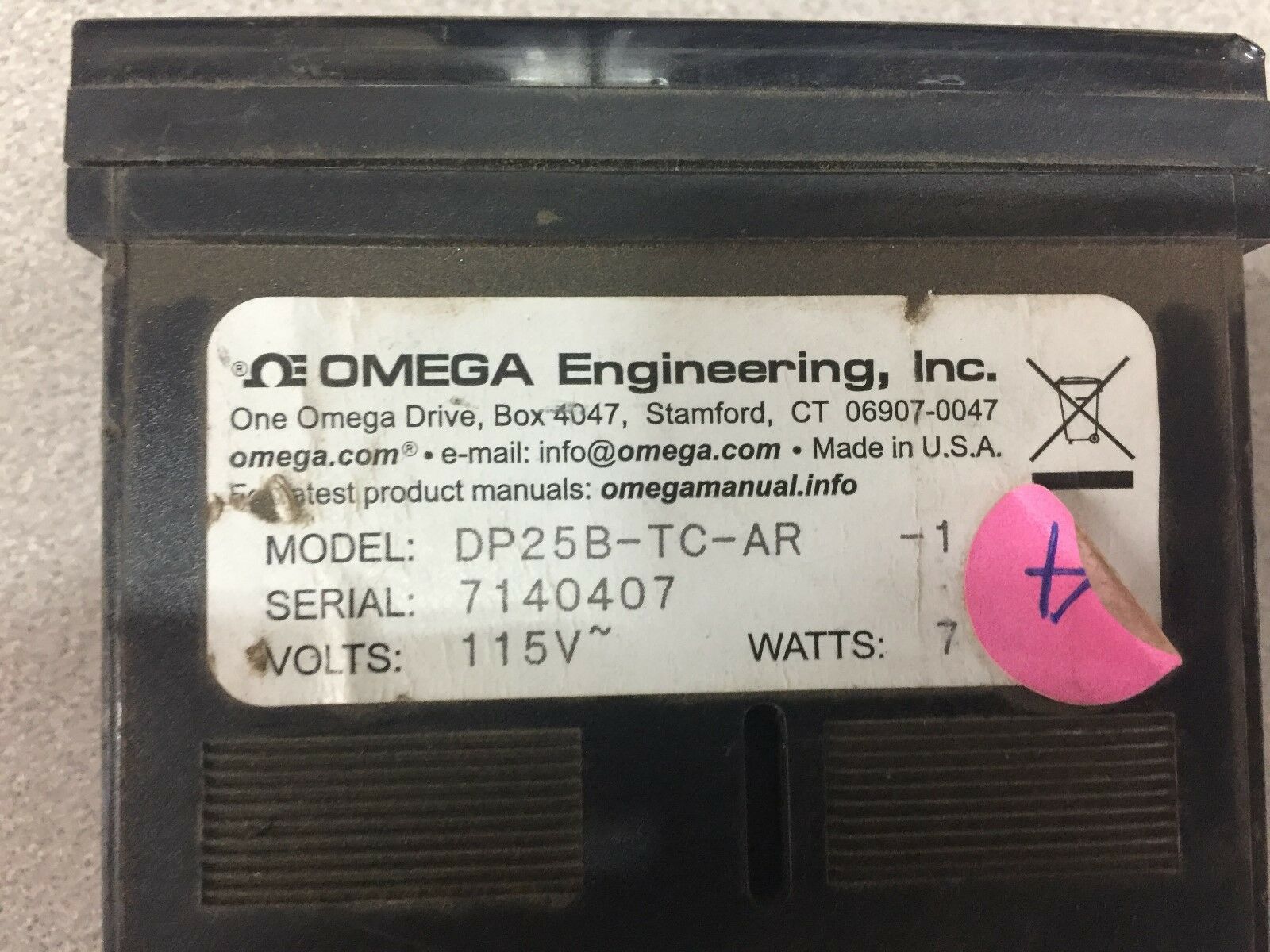 USED OMEGA THERMOCOUPLE METER  DP25B-TC-AR-1