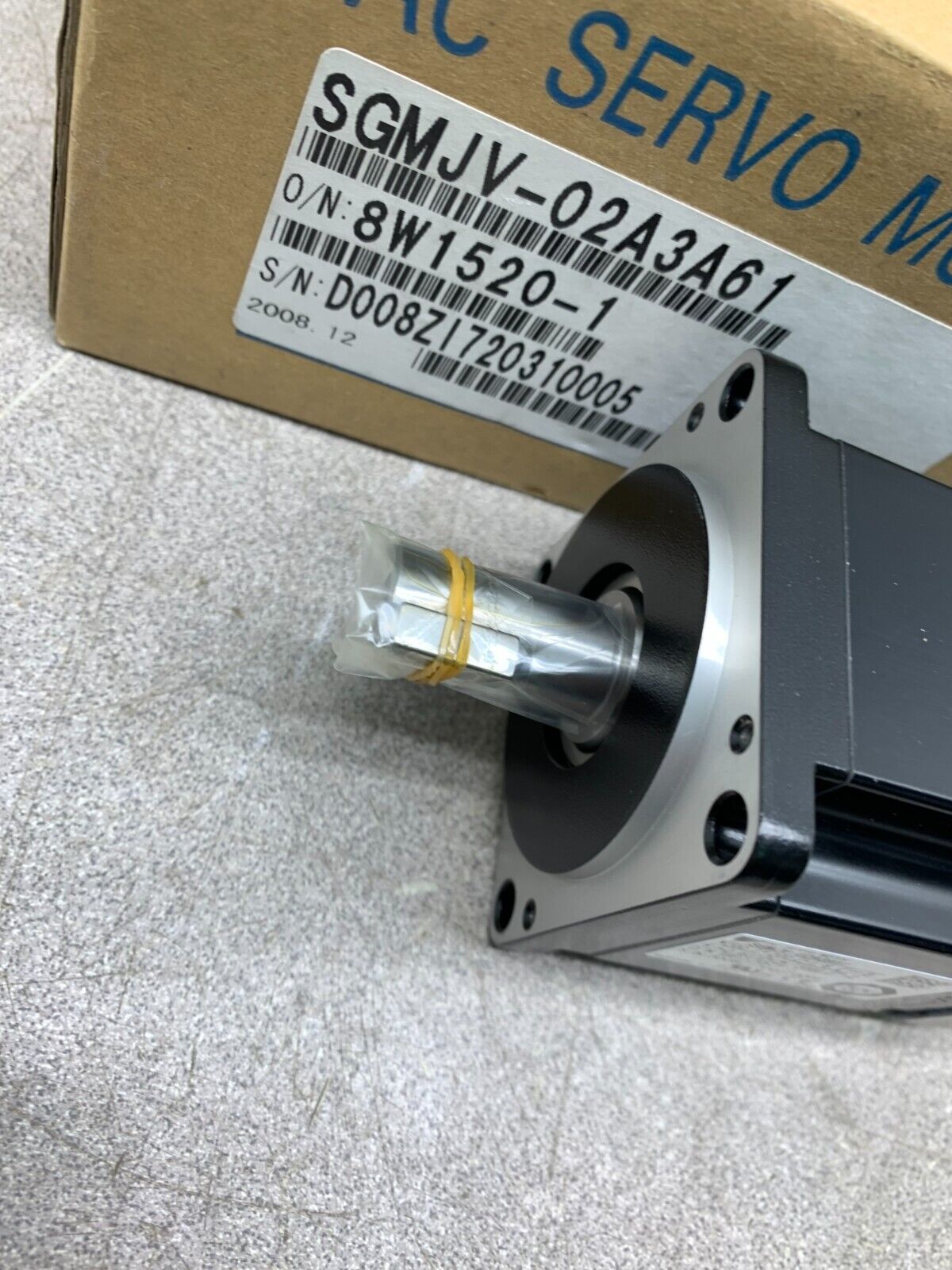 NEW IN BOX YASKAWA AC SERVO MOTOR SGMJV-02A3A61