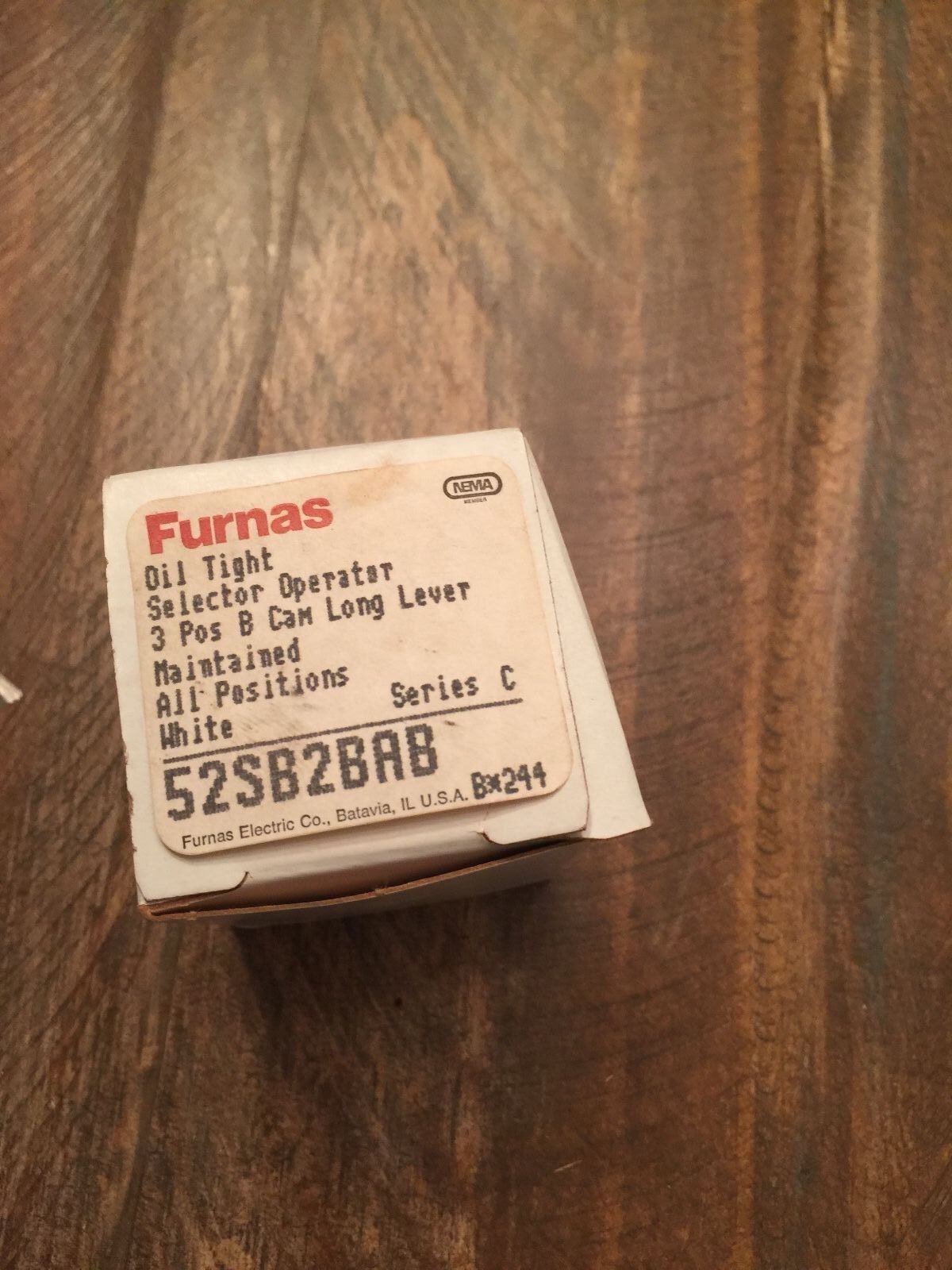 NEW IN BOX FURNAS OIL TIGHT SELECTOR OPERATOR 52SB2BAB SER.C