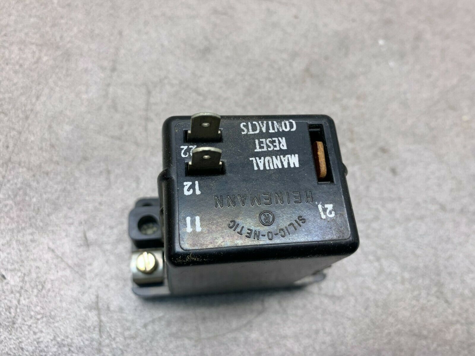 NEW IN BOX HEINEMANN ELECTRIC RELAY  HCL1-617-XXA