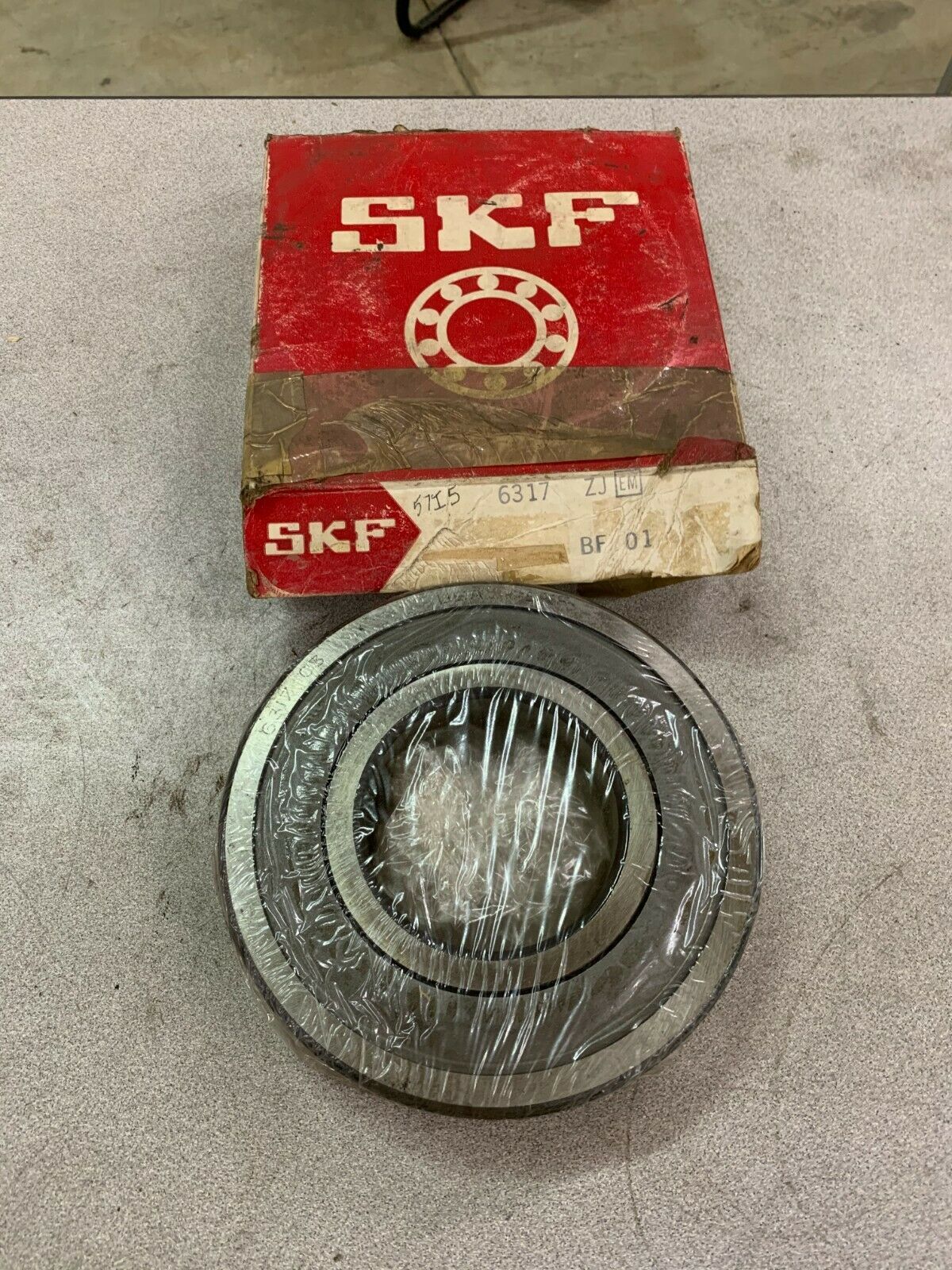 NEW IN BOX SKF 6317 C3 ROLLER BEARING 6317 ZJ EM