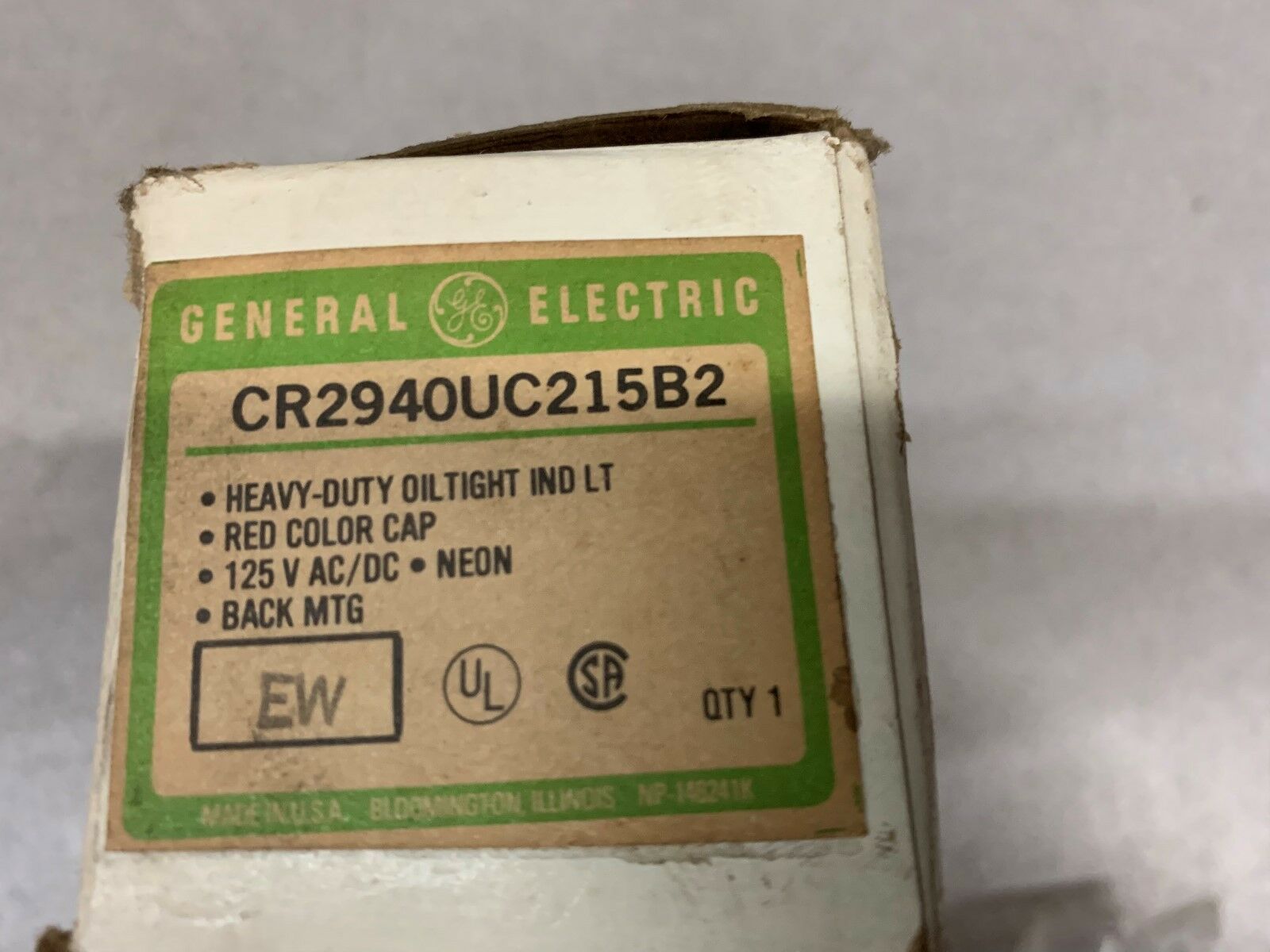 NEW IN BOX GE IND. LIGHT CR2940UC215B2