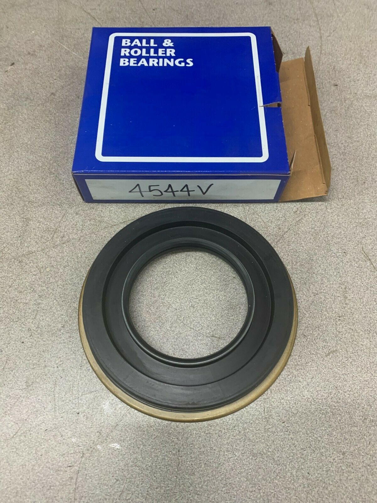 NEW Differential Pinion Seal 4544V