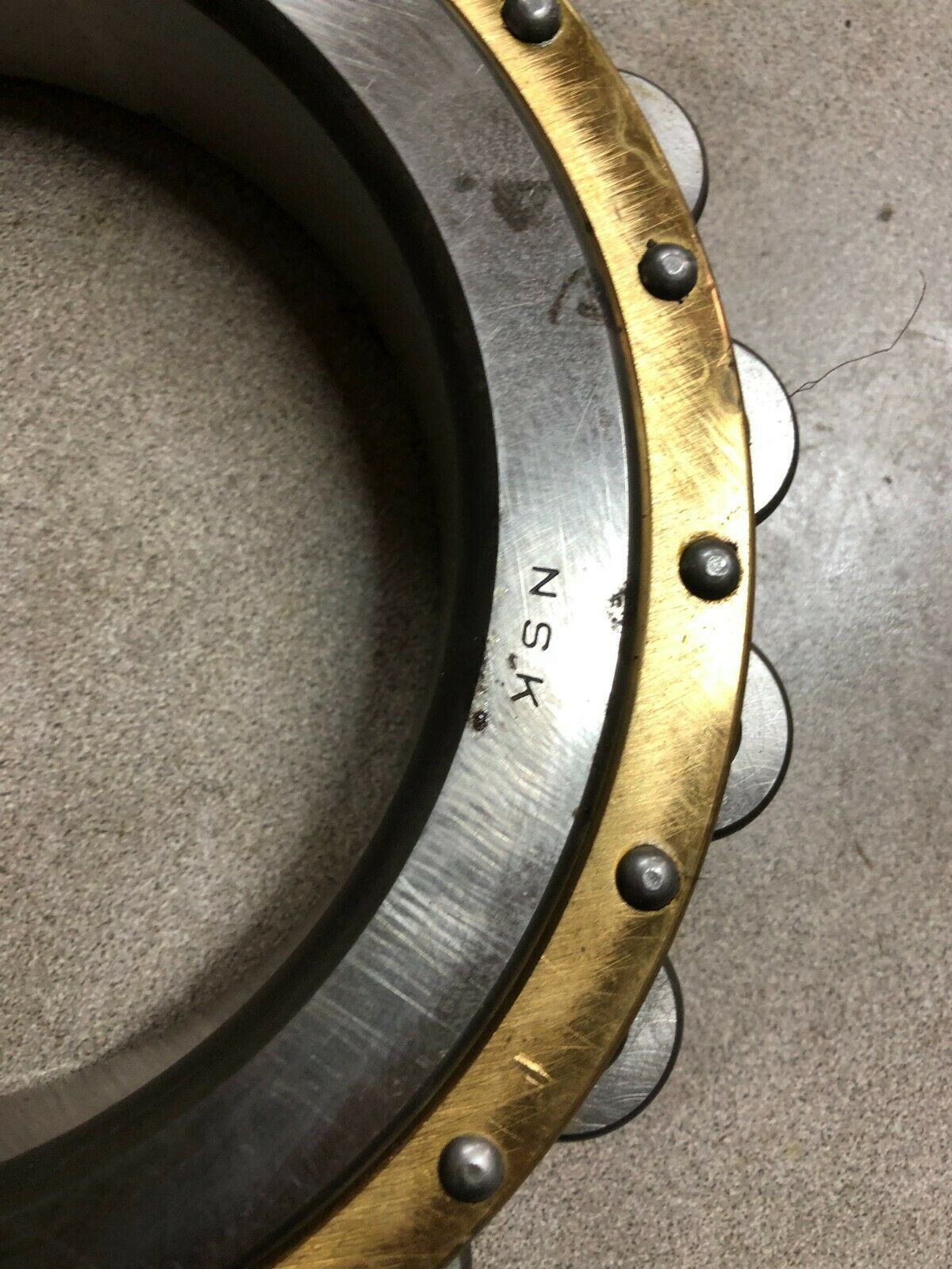 NEW NO BOX NSK CYLINDRICAL ROLLER BEARING 228