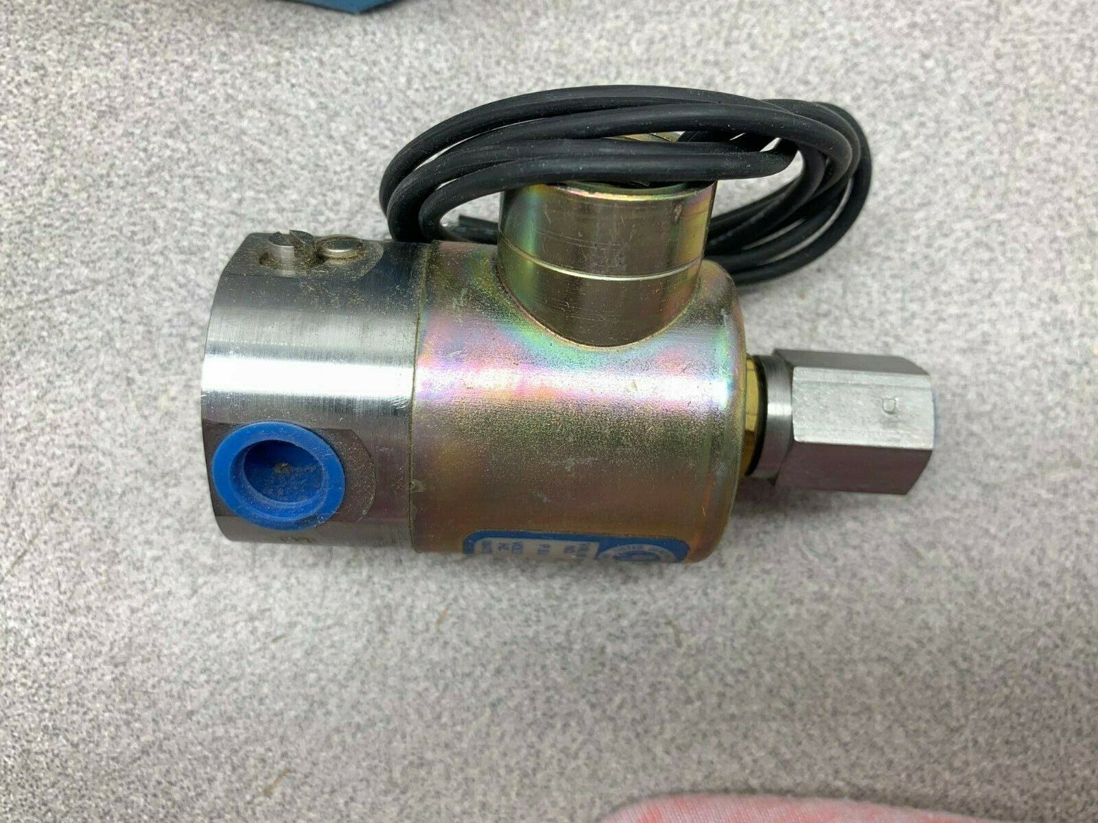 NEW IN BOX SKINNER 120VAC. SOLENOID VALVE V5L13400CTB