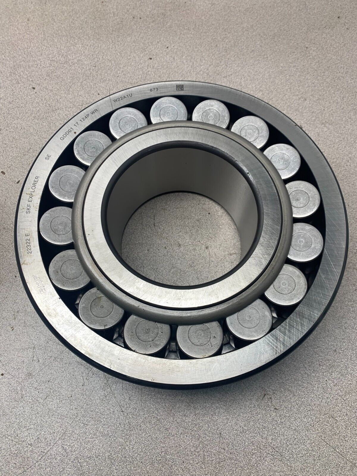 NEW SKF EXPLORER 22322E SPHERICAL ROLLER BEARING 22322 E