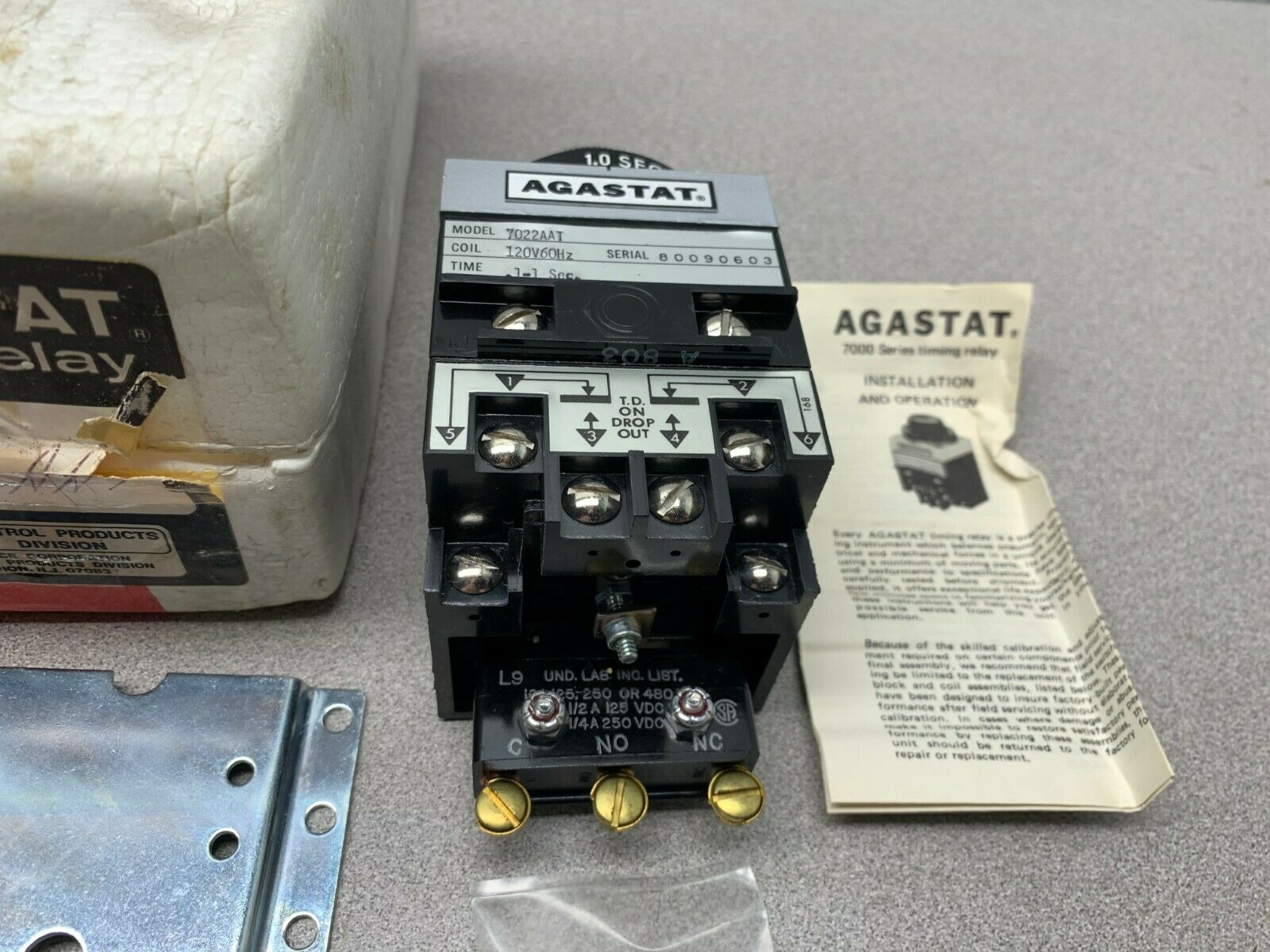 NEW IN BOX AGASTAT 120VAC TIMER .1-1 SEC. TIMING RELAY 7022AAT