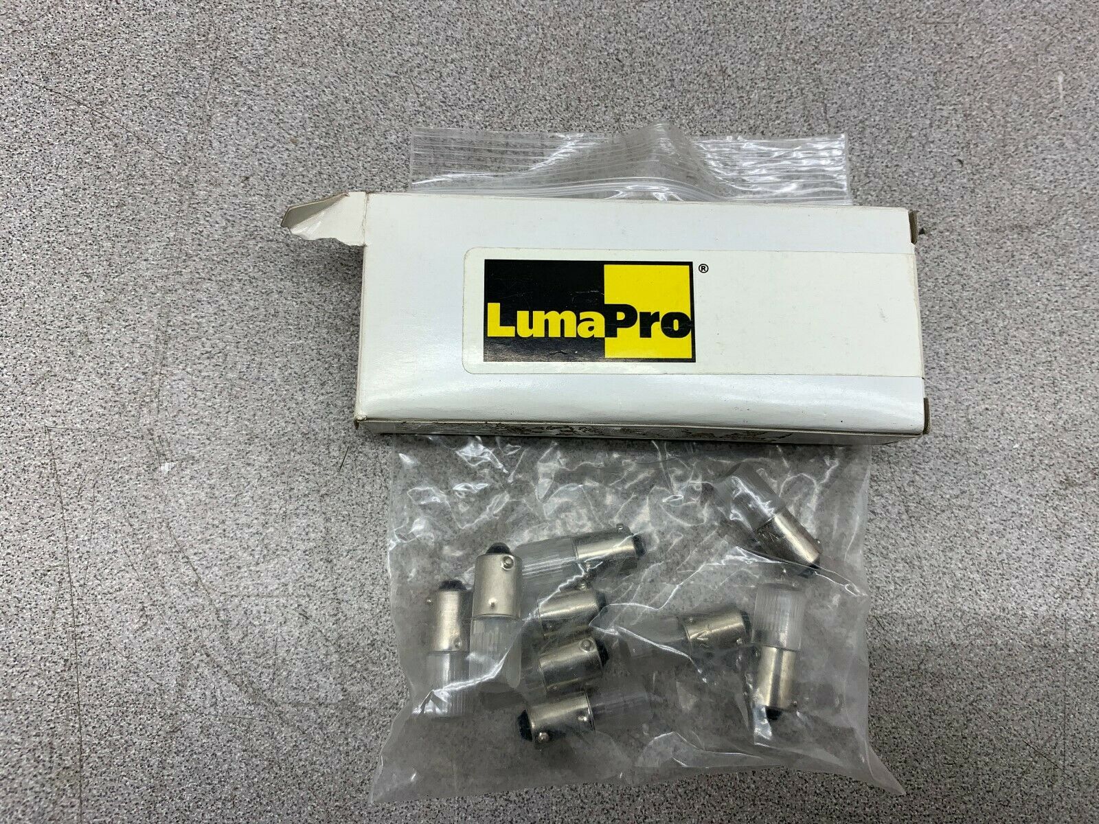 BOX OF 9 NEW IN BOX LUMAPRO BULB 2FNB6