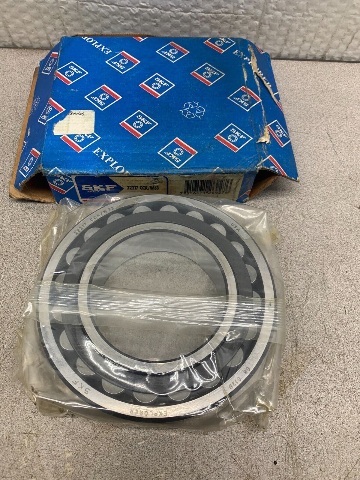 NEW IN BOX SKF 22217CCKW33 SPHERICAL ROLLER BEARING 22217 CCK/W33