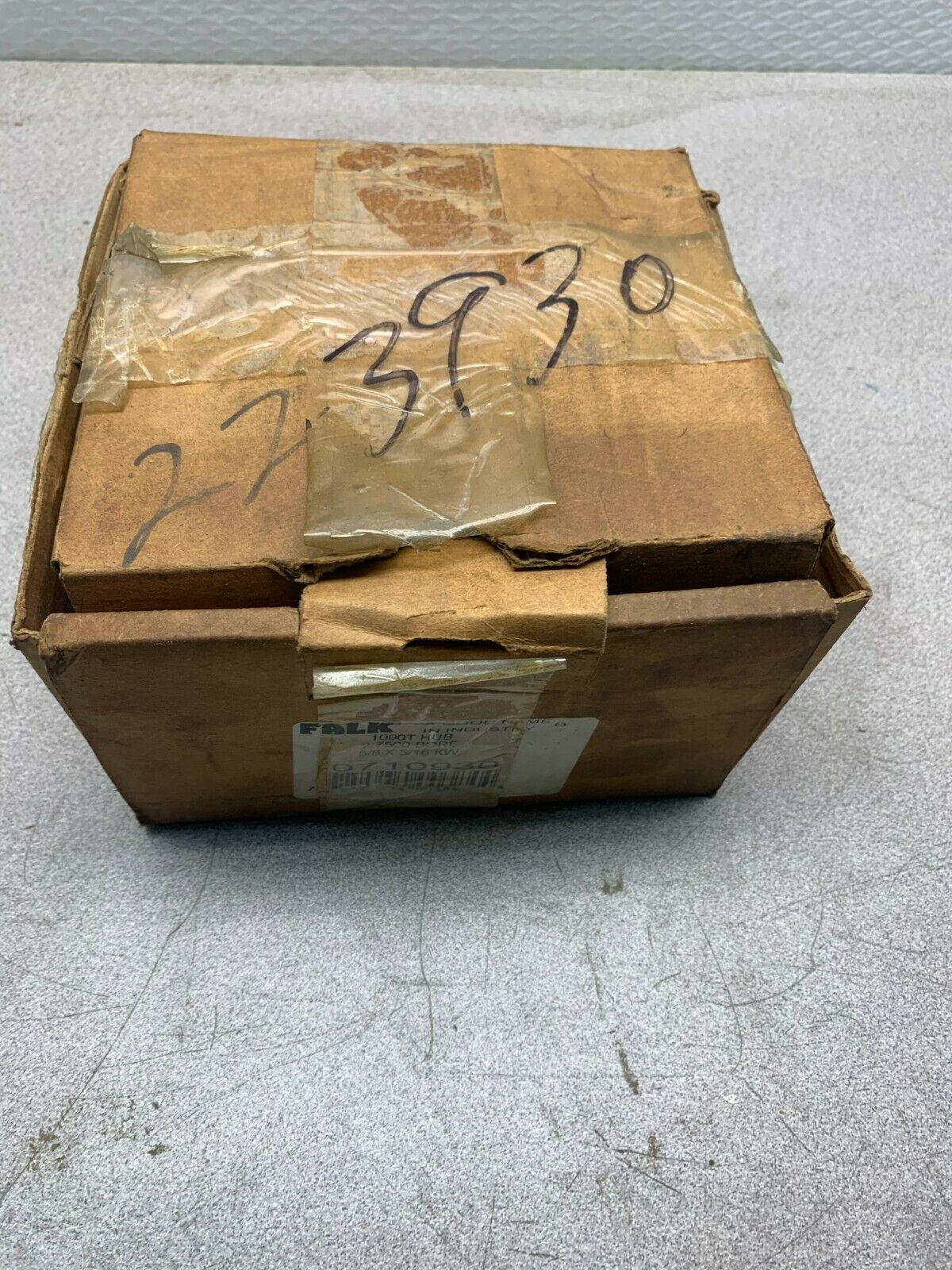 NEW IN BOX FALK 1090T HUB 2.7500 BORE 5/8 X 5/16 KW 0710930