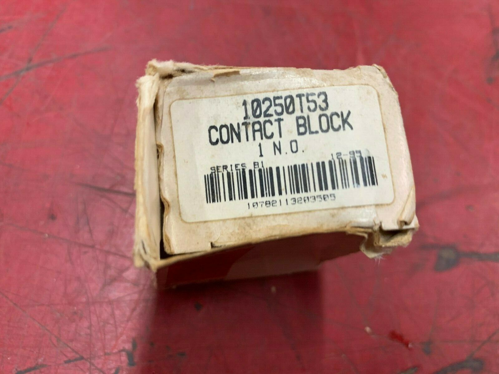 NEW IN BOX CUTLER HAMMER CONTACT BLOCK 10250T53