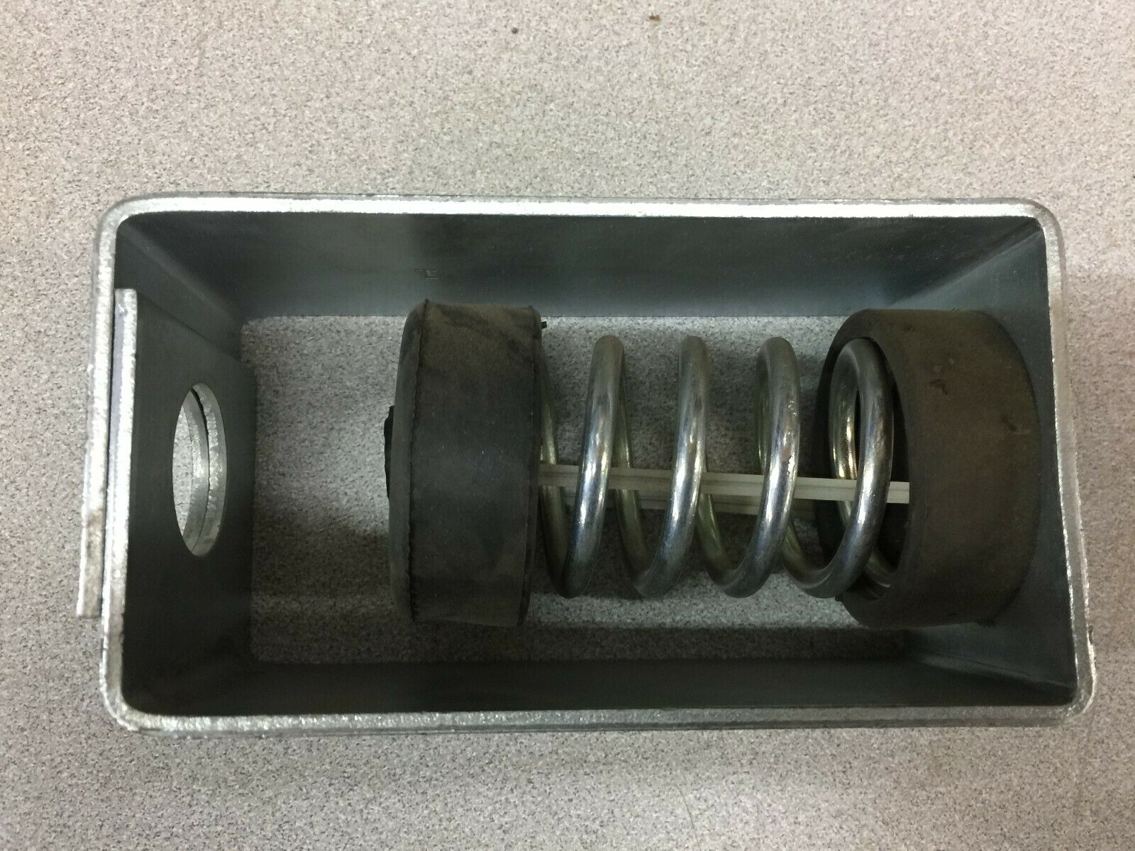 NEW NO BOX VIBRATION ELIMINATOR HVAC SHOCK MOUNT ISOLATION HANGER SNC2-F22