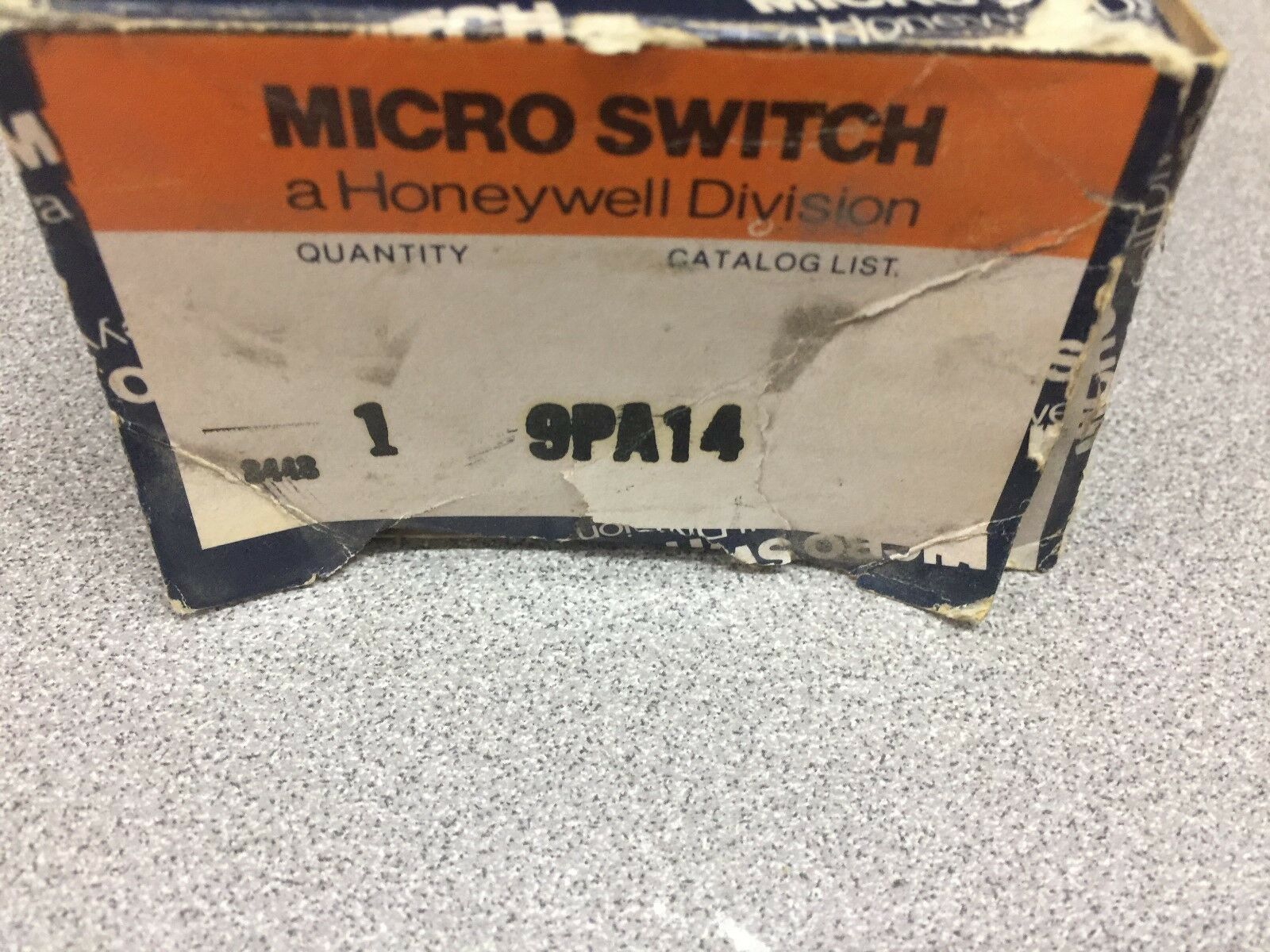 NEW IN BOX HONEYWELL LIMIT SWITCH HEAD 9PA14