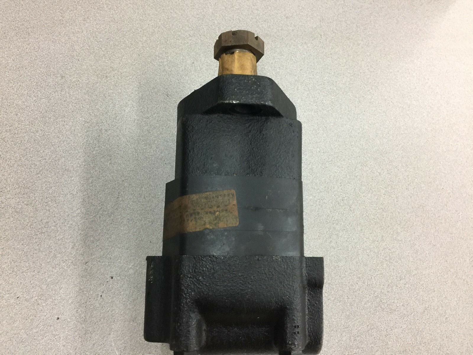 NEW NO BOX  CHAR-LYNN HYDRAULIC PUMP 104 1036 004