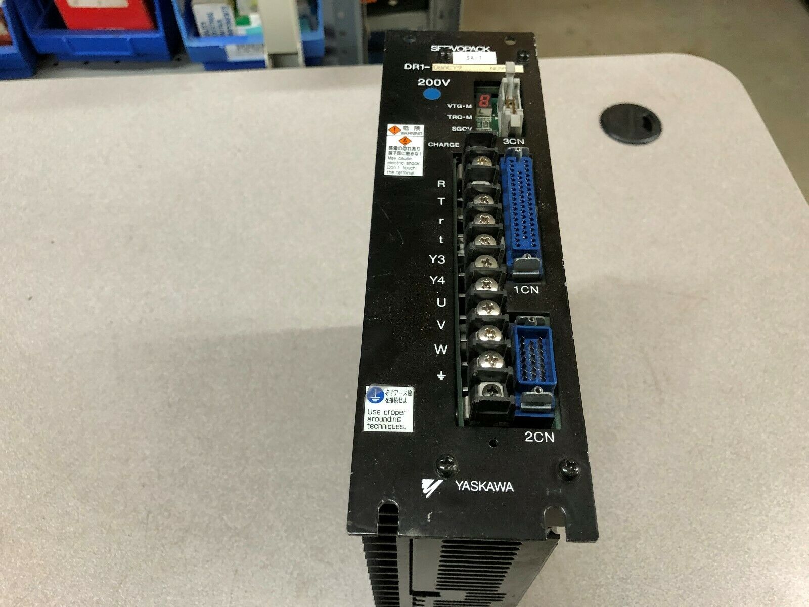 USED YASKAWA ELECTRIC SERVOPACK 200-230 VAC 1 PH 4.6 AMPS INPUT 0-230 VAC 3 PH O