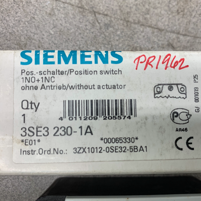 NEW IN BOX SIEMENS SWITCH 3SE3 230-1A