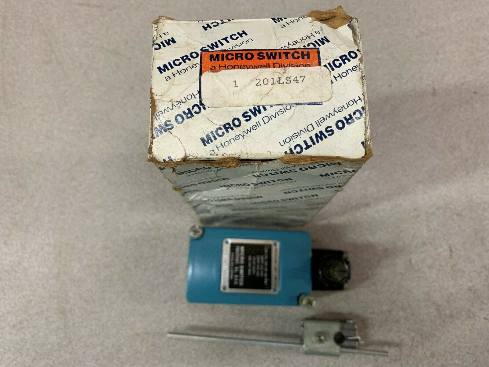 NEW IN BOX MICROSWITCH LIMIT SWITCH 201LS47