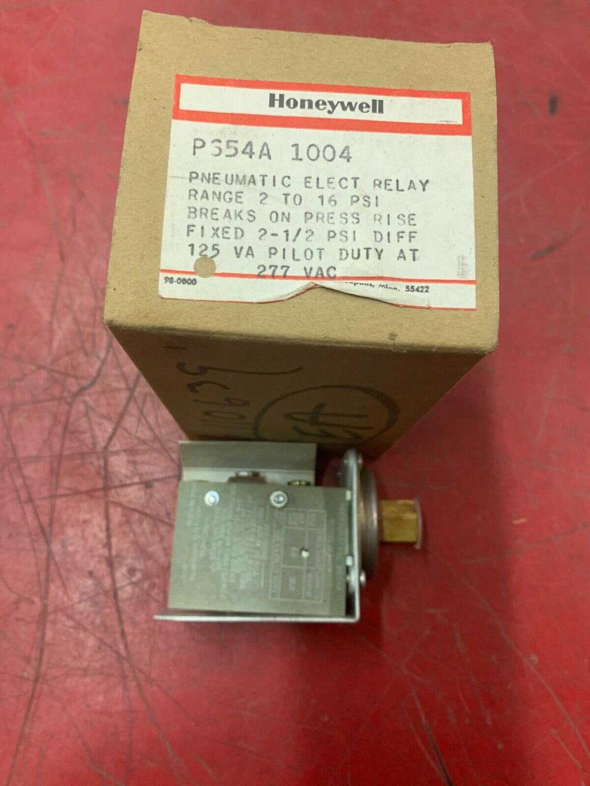 NEW IN BOX HONEYWELL PNEUMATIC RELAY PS54A 1004