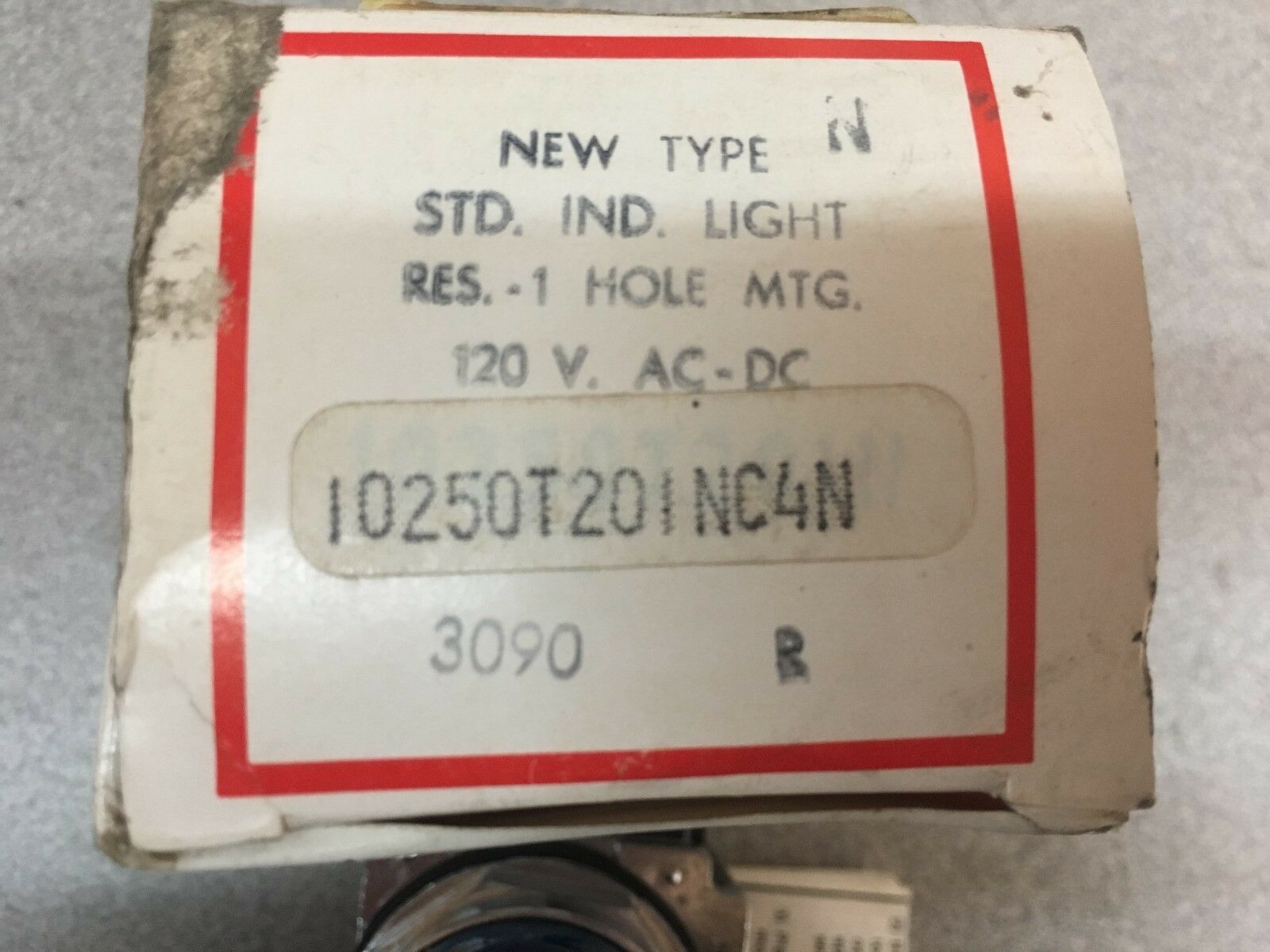 NEW IN BOX CUTLER HAMMER IND. LIGHT 10250T201NC4N