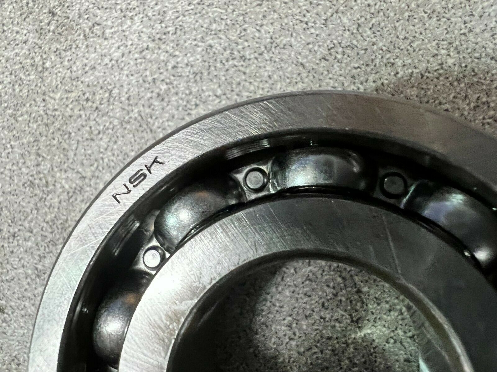 NEW IN BOX NSK 62/28 ROLLER BEARING B25-83