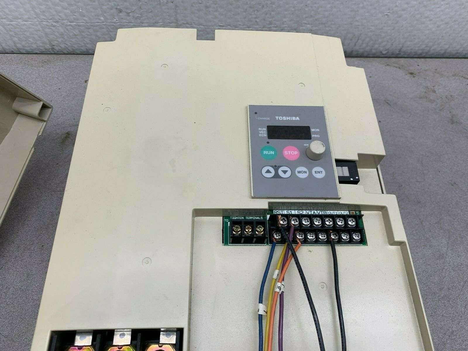 USED TOSHIBA TRANSISTOR INVERTER VFS5-5220UPH