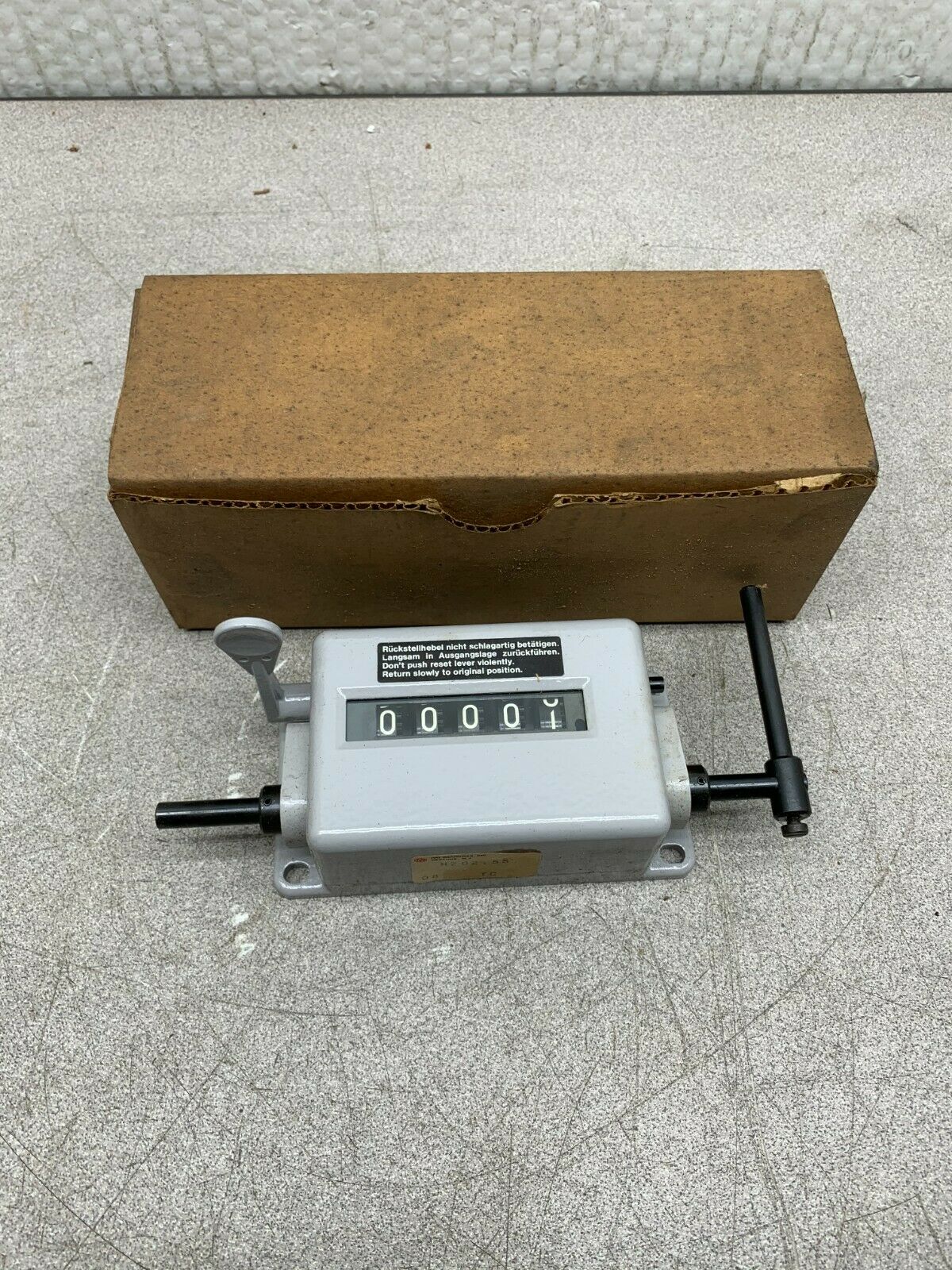 NEW IN BOX IVO INDUSTRIES H202.55 TIMER COUNTER IRION & VOSSELER H202