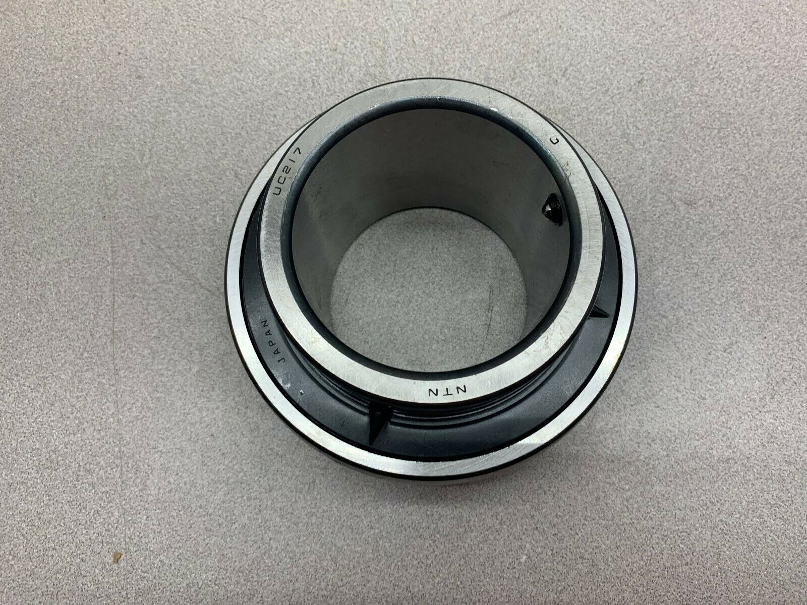 NEW NO BOX NTN BEARING UC217