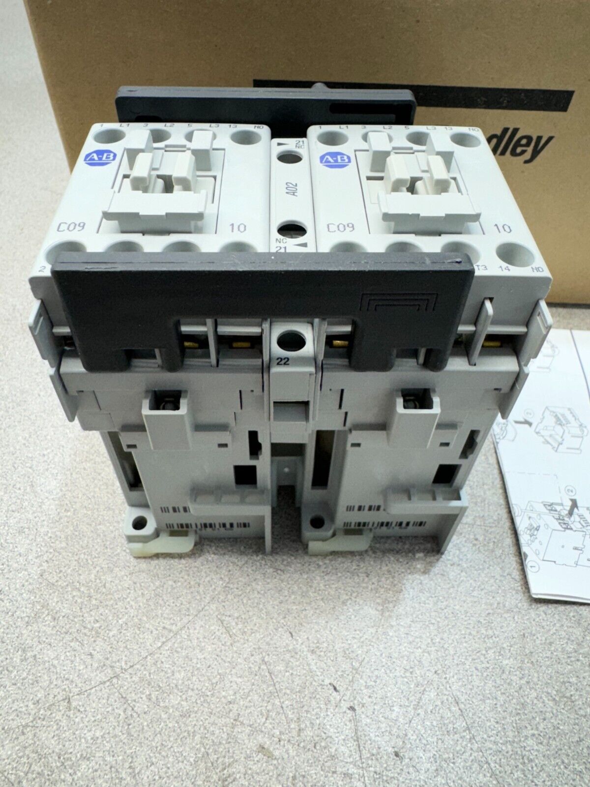 NEW IN BOX ALLEN-BRADLEY 125VDC. REVERSING CONTACTOR 104-C09ZS22 SERIES B