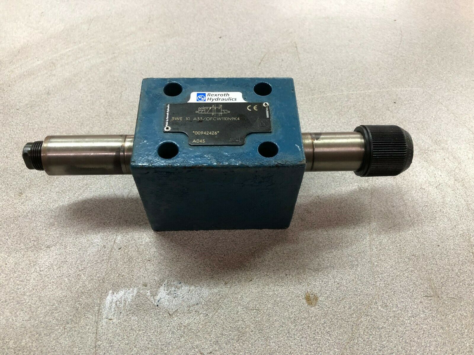 USED REXROTH HYDRAULIC VALVE 3WE 10 A33/OFCW110N9K4 *NO COILS*