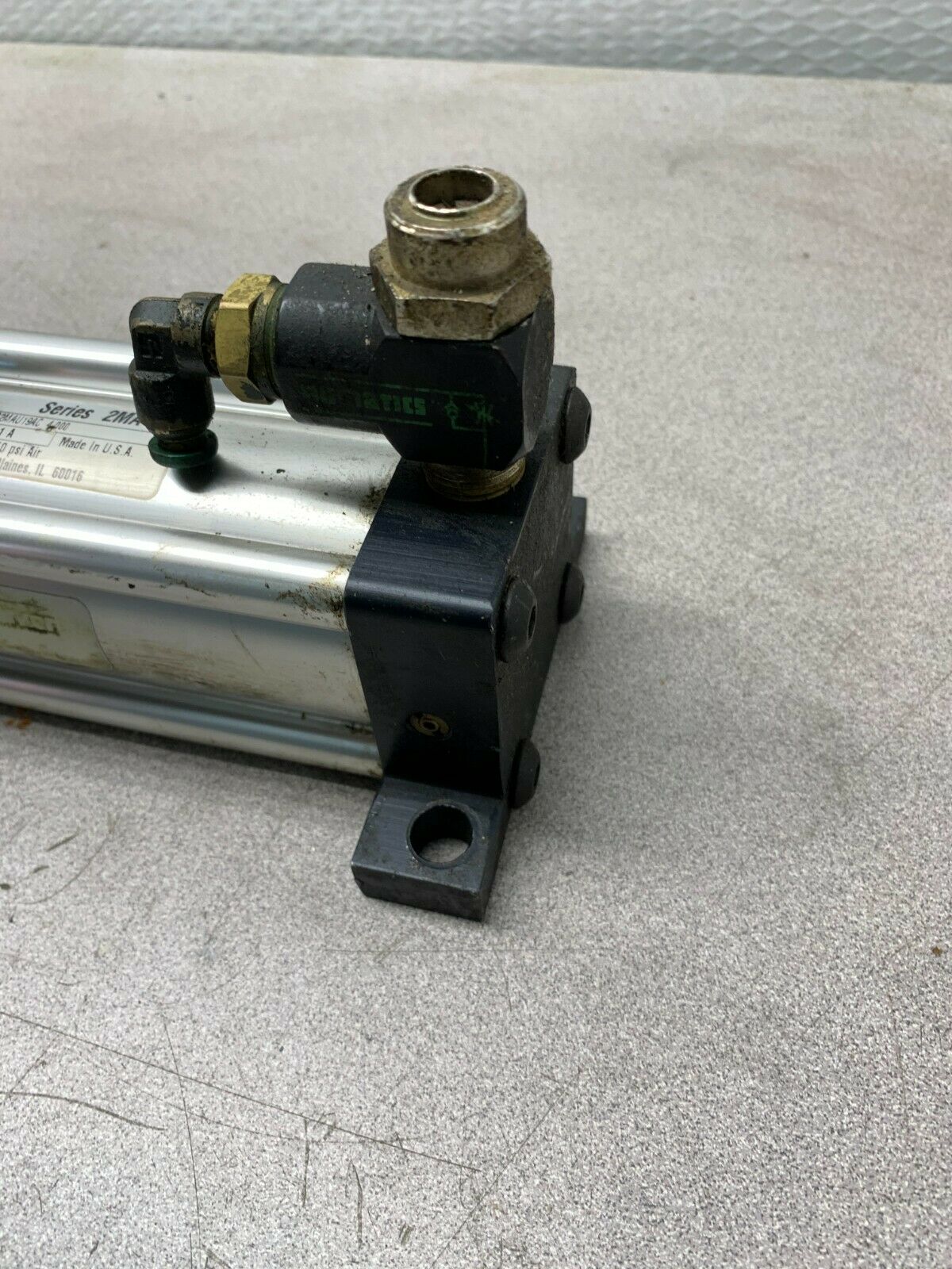 USED PARKER PNEUMATIC CYLINDER 02.00 CC2MAU19AC 4.000