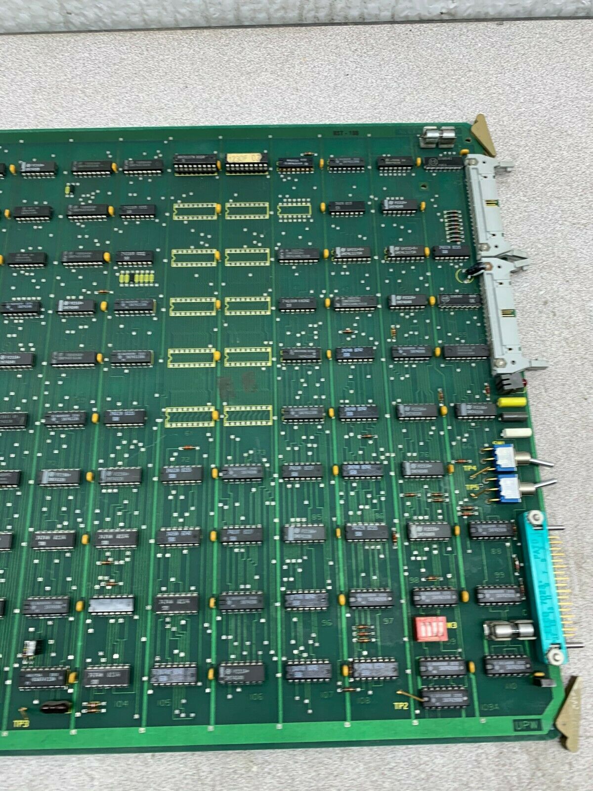 USED ALLEN-BRADLEY CIRCUIT BOARD 635533 REV-E2