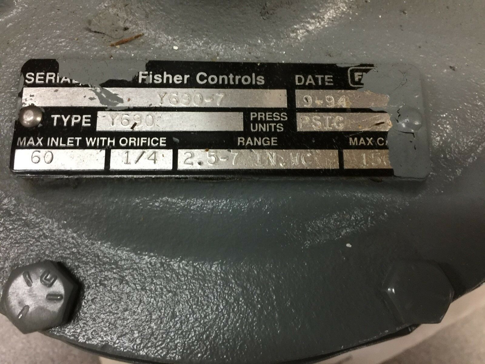 NEW IN BOX FISHER PRESSURE REGULATOR Y690-7