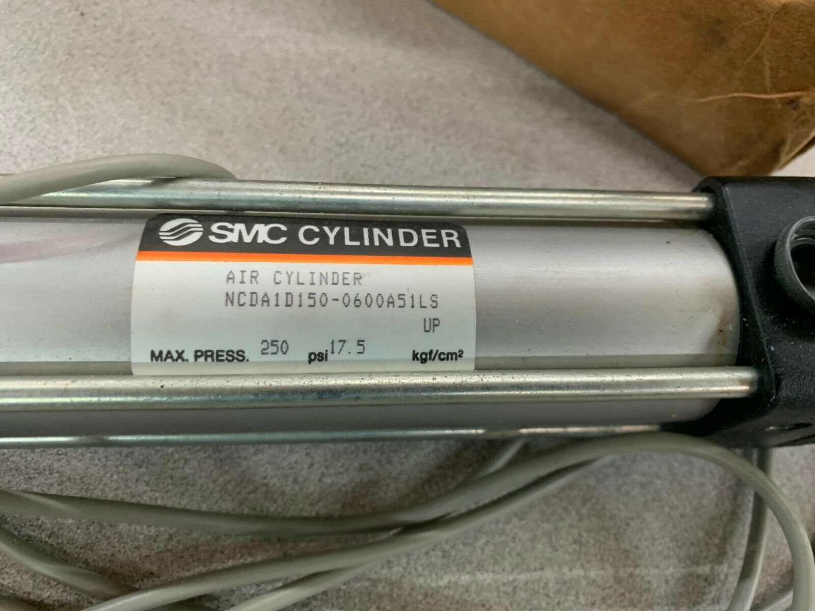 NEW IN BOX SMC PNEUMATIC AIR CYLINDER NCDA1D150-0600A51LS