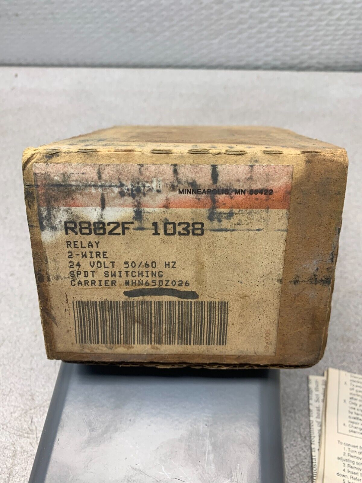 NEW IN BOX HONEYWELL RELAY R882F 1038