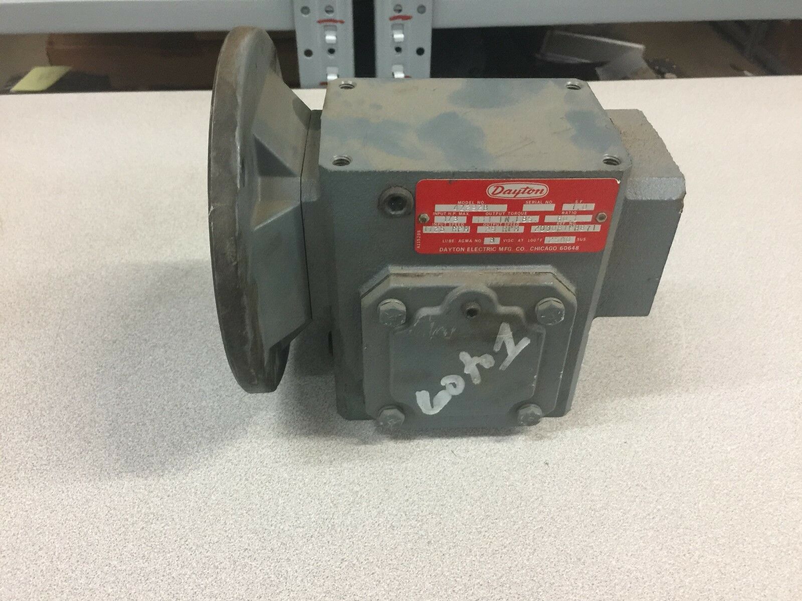 NEW NO BOX DAYTON 60-1RATIO 1/3HP ANGLED GEAR REDUCER CFACE 4Z292B