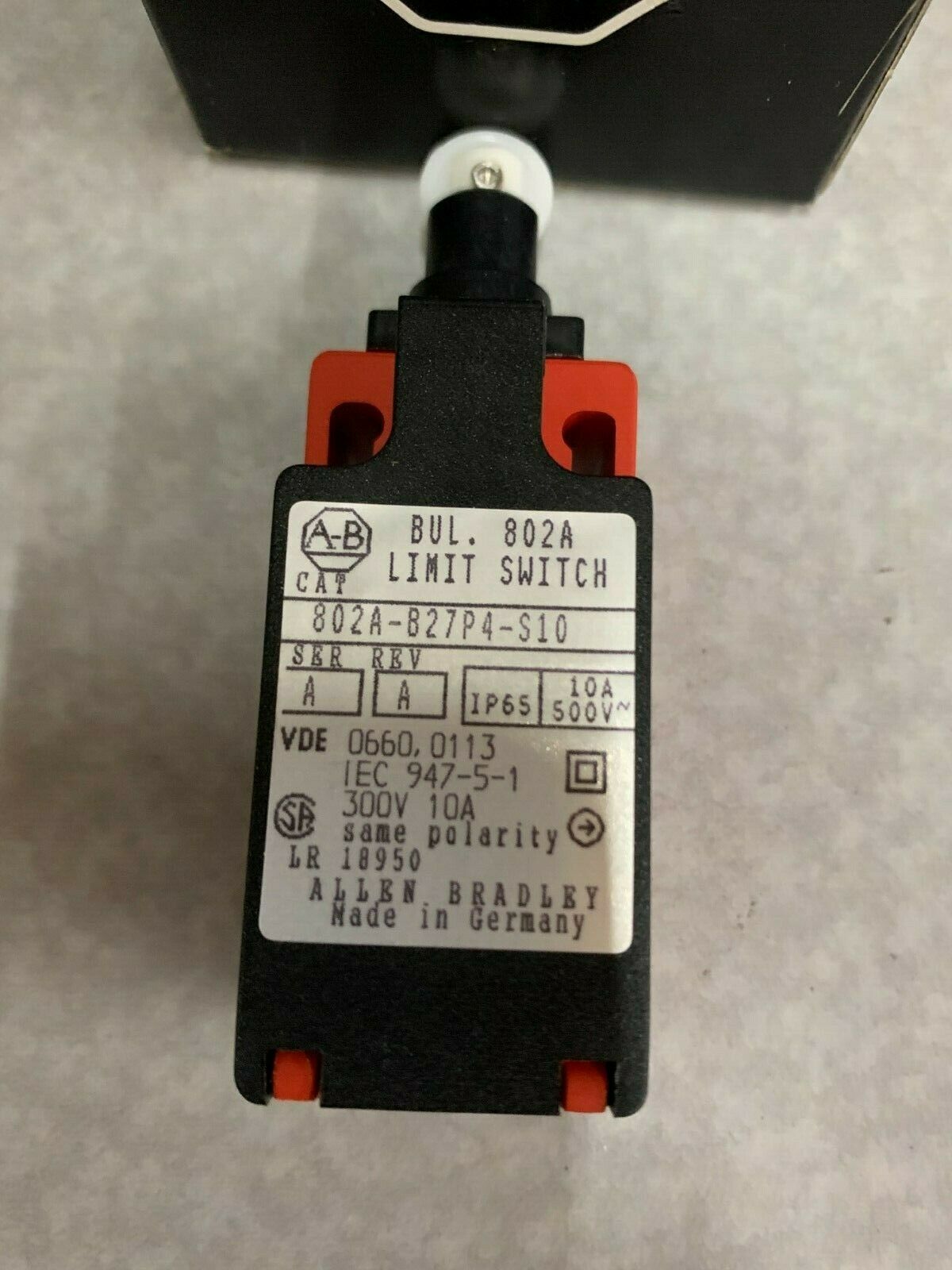 NEW IN BOX ALLEN BRADLEY LIMIT SWITCH 802A-B27P4-S10 SERIES A