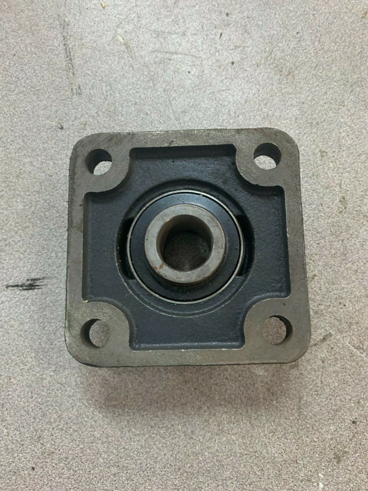 NEW NO BOX HLU F205 4-BOLT FLANGE BEARING 7/8" BORE UC205-14