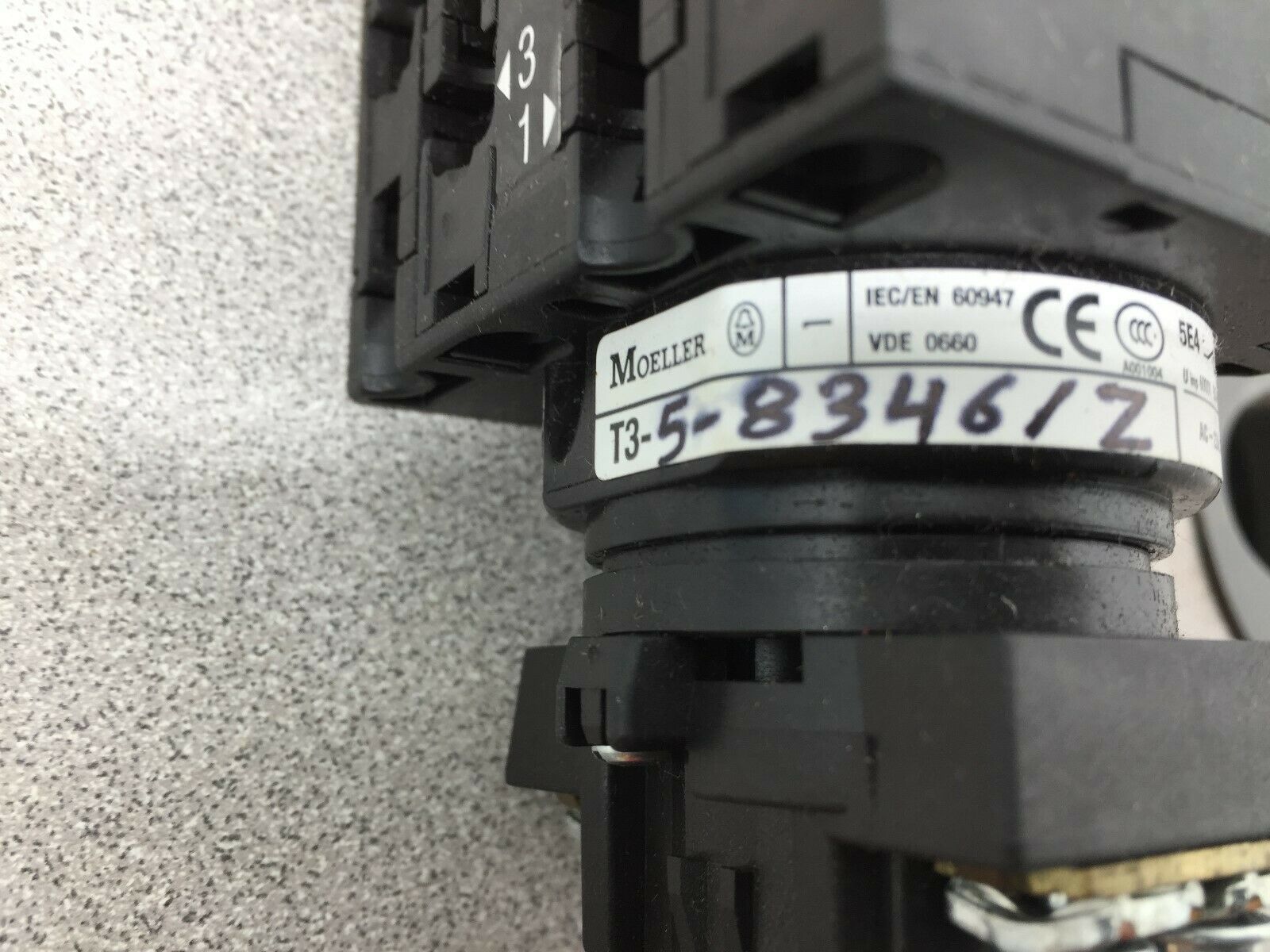 USED MOELLER DICONNECT SWITCH T3-5-8346/Z