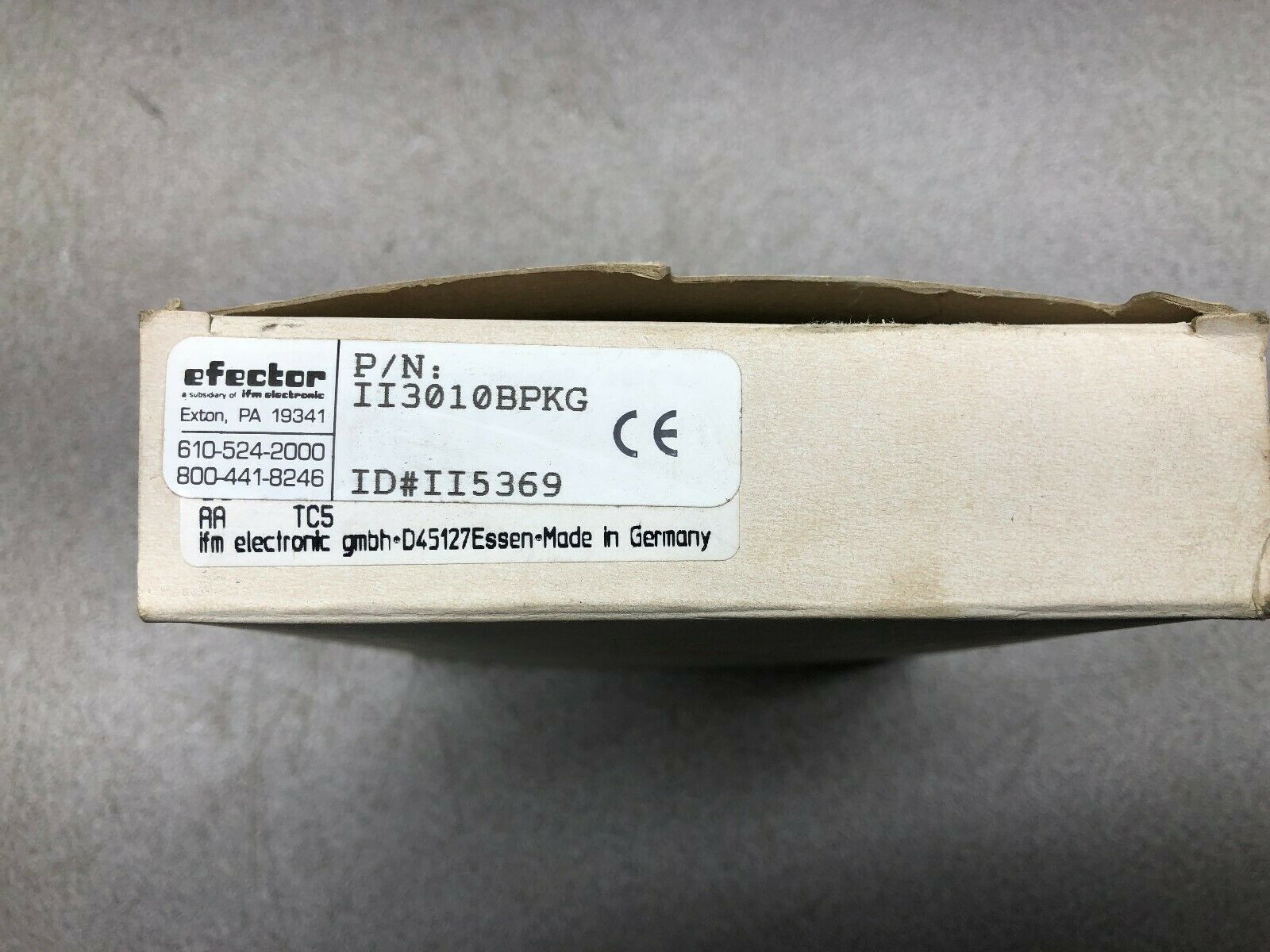 NEW IN BOX EFECTOR INDUCTIVE PROXIMITY SWITCH II3010BPKG