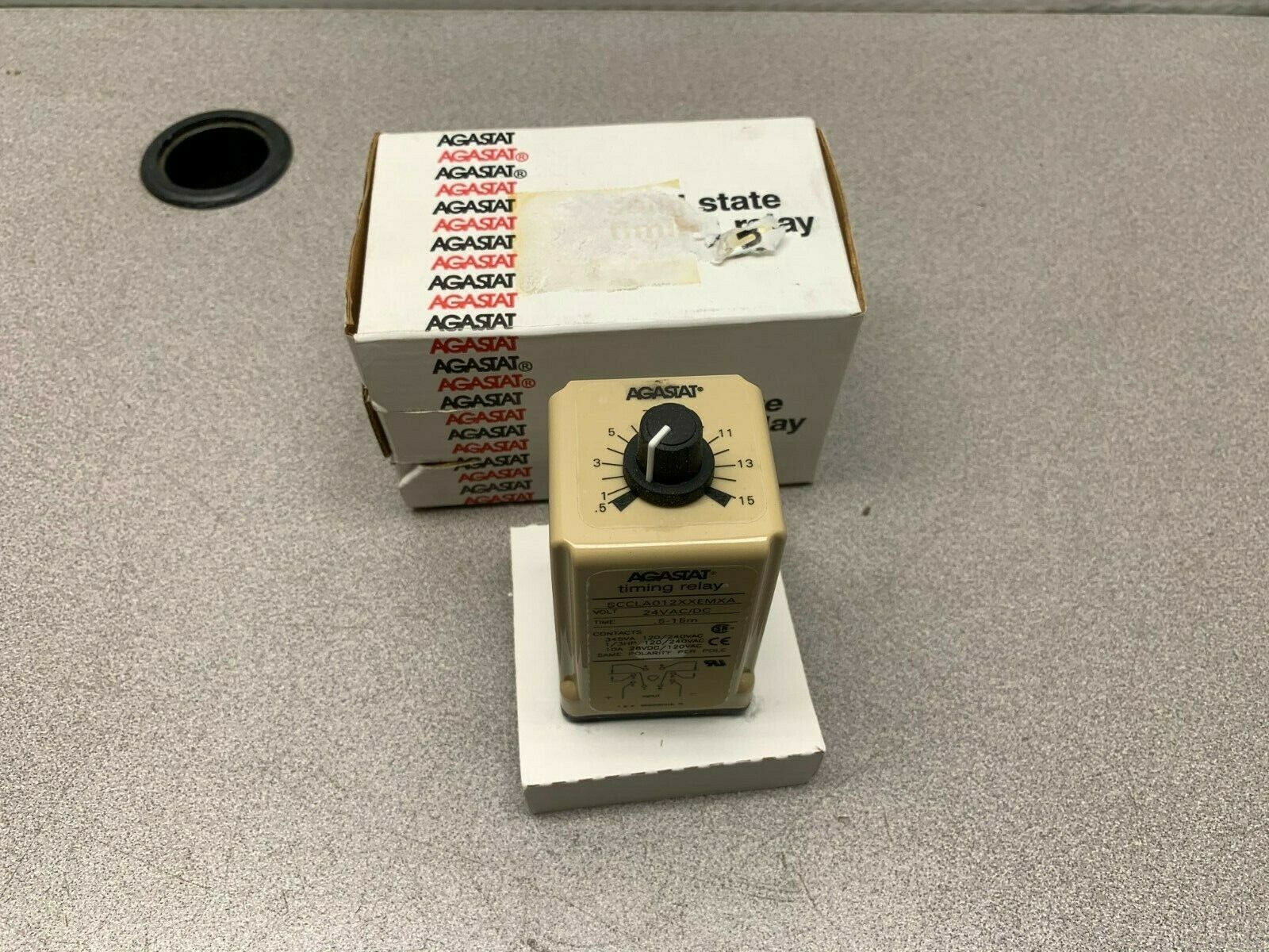 NEW IN BOX AGASTAT 24VAC/DC. TIMING RELAY .5-15 MINUTE SCCLA012XXEMXA