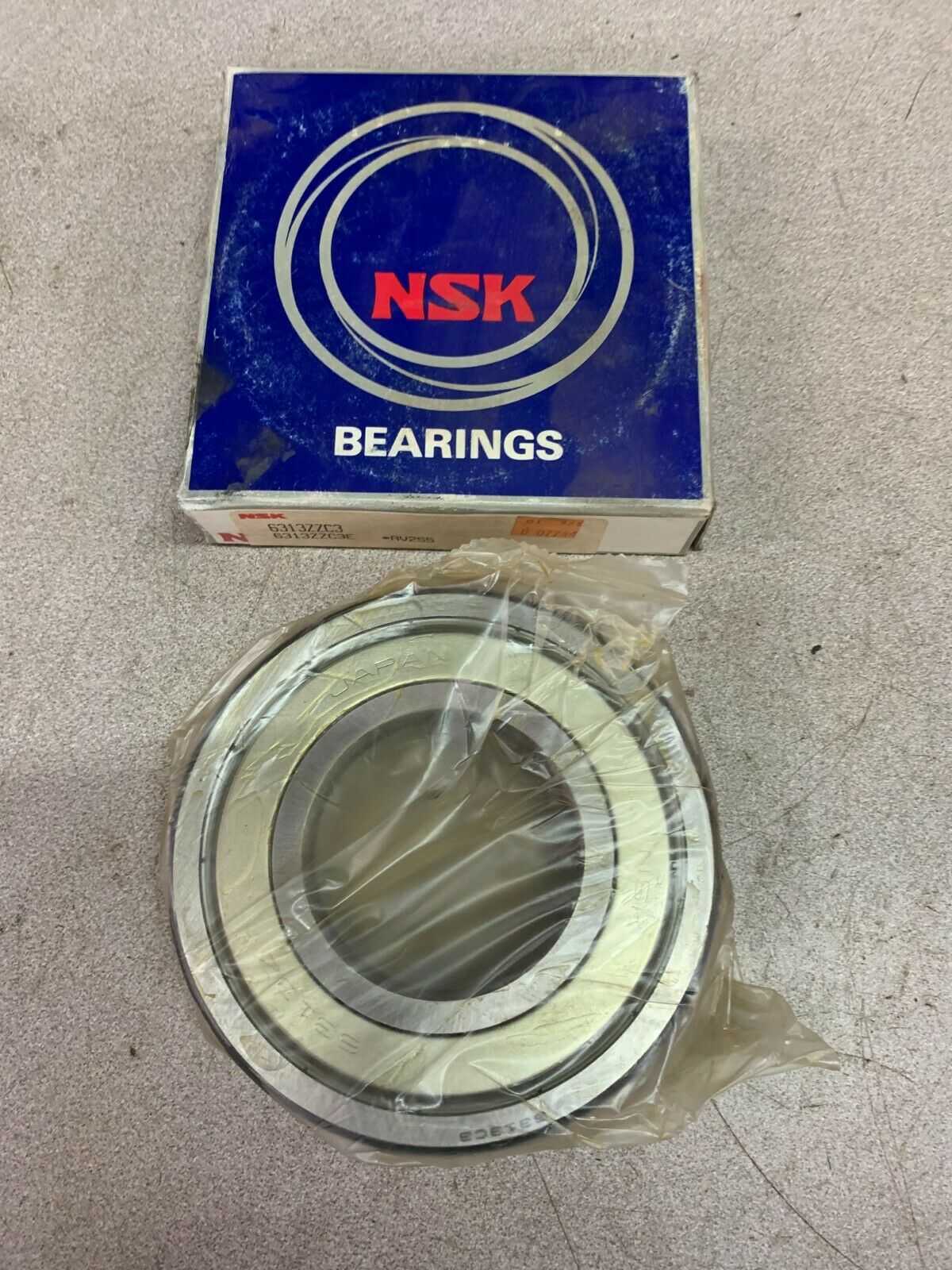 NEW IN BOX NSK BALL BEARING 6313ZZC3