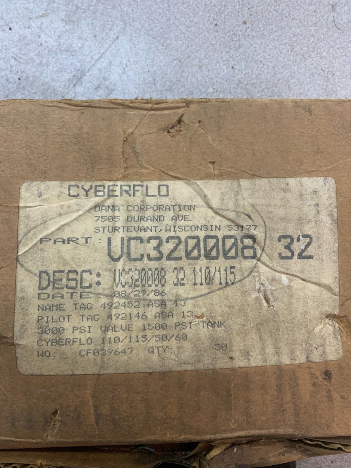 NEW IN BOX CYBERFLO HYDRAULIC VALVE VC320008 32