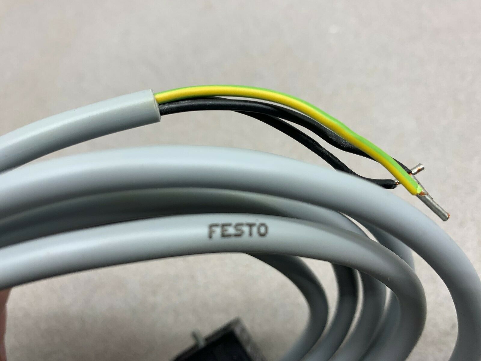 NEW NO BOX FESTO CABLE KMC-1-24-2.5-LED