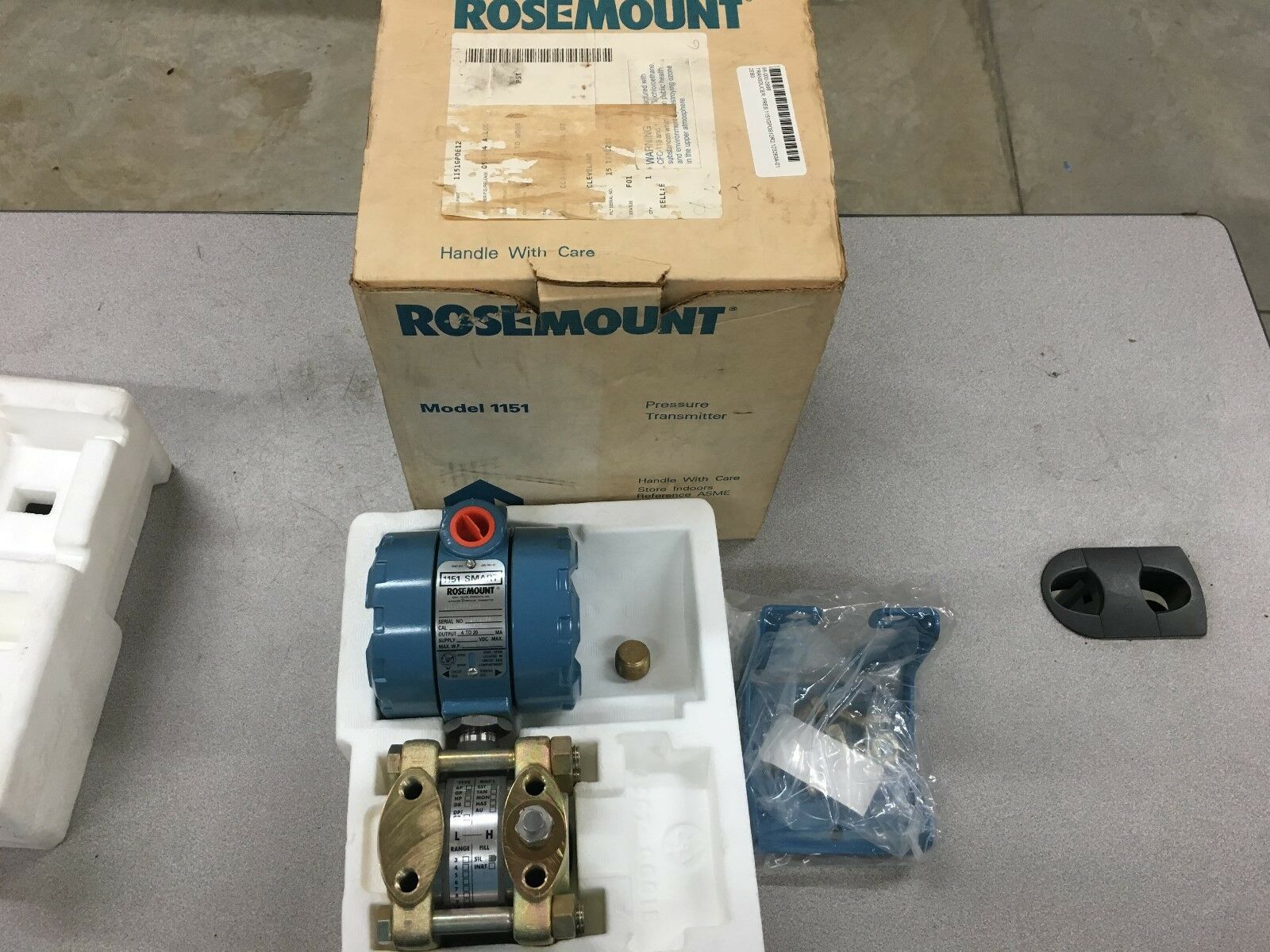 NEW IN BOX ROSEMOUNT 1151 PRESSURE TRANSMITTER 1151GP0E12