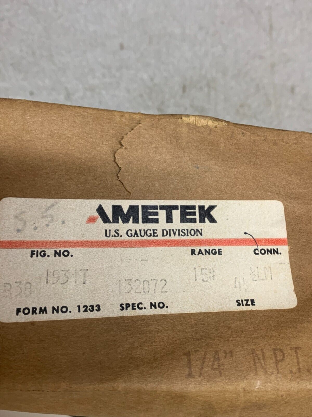 NEW IN BOX AMETEK PRESSURE GAUGE 1931T 132072 RANGE 15# 4-1/2" CONN. 1/2"LM