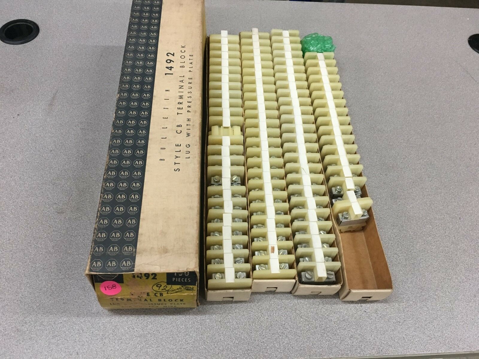 NEW BOX OF 92 ALLEN-BRADLEY TERMINAL BLOCKS 1492-CB1