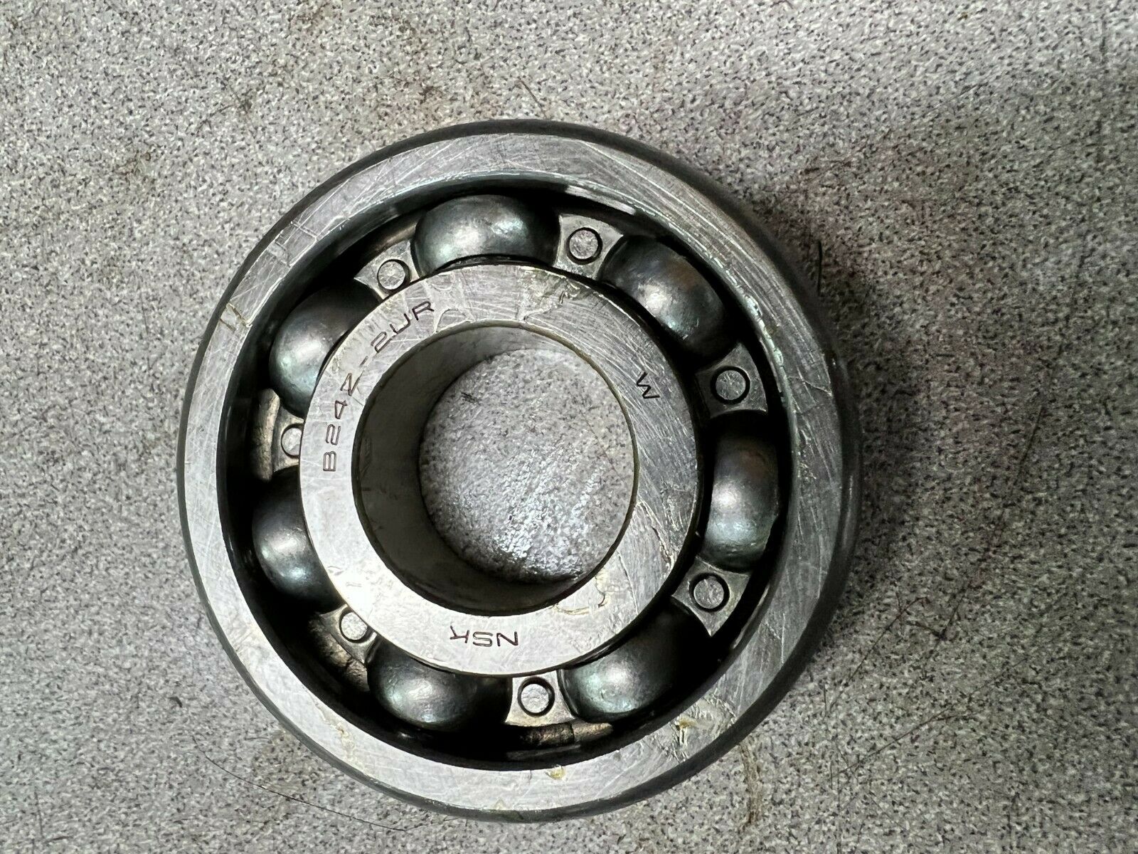 NEW IN BOX NSK B24Z-2UR ROLLER BEARING B24Z